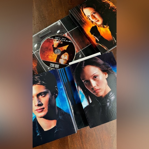 Dark Angel Season 1 & 2 Complete DVD collection - Picture 3 of 3